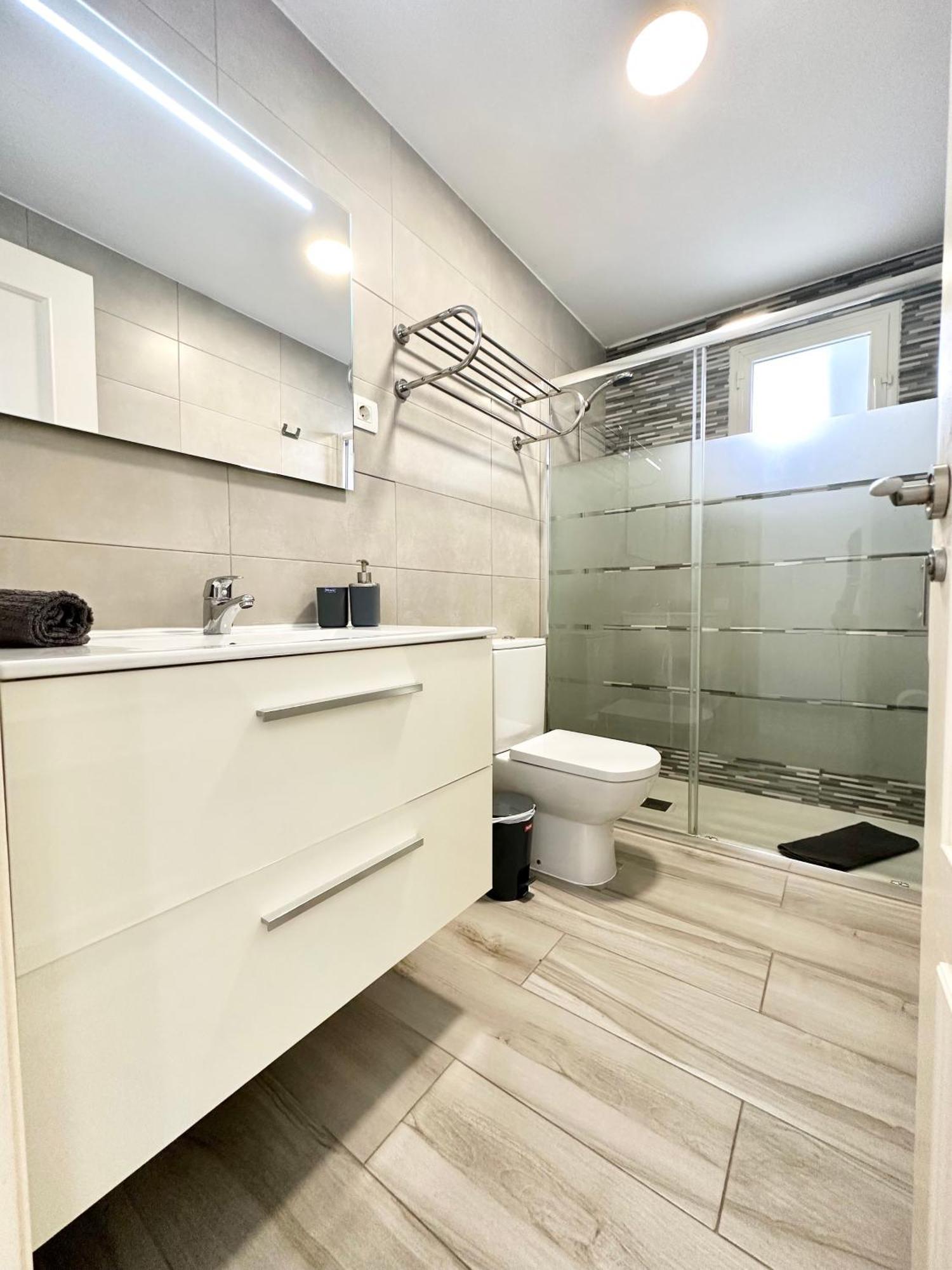 Mango Sorbet Super Central, 3 Desks, High Speed Internet, 3 Bedrooms And 2 Bathrooms Corralejo